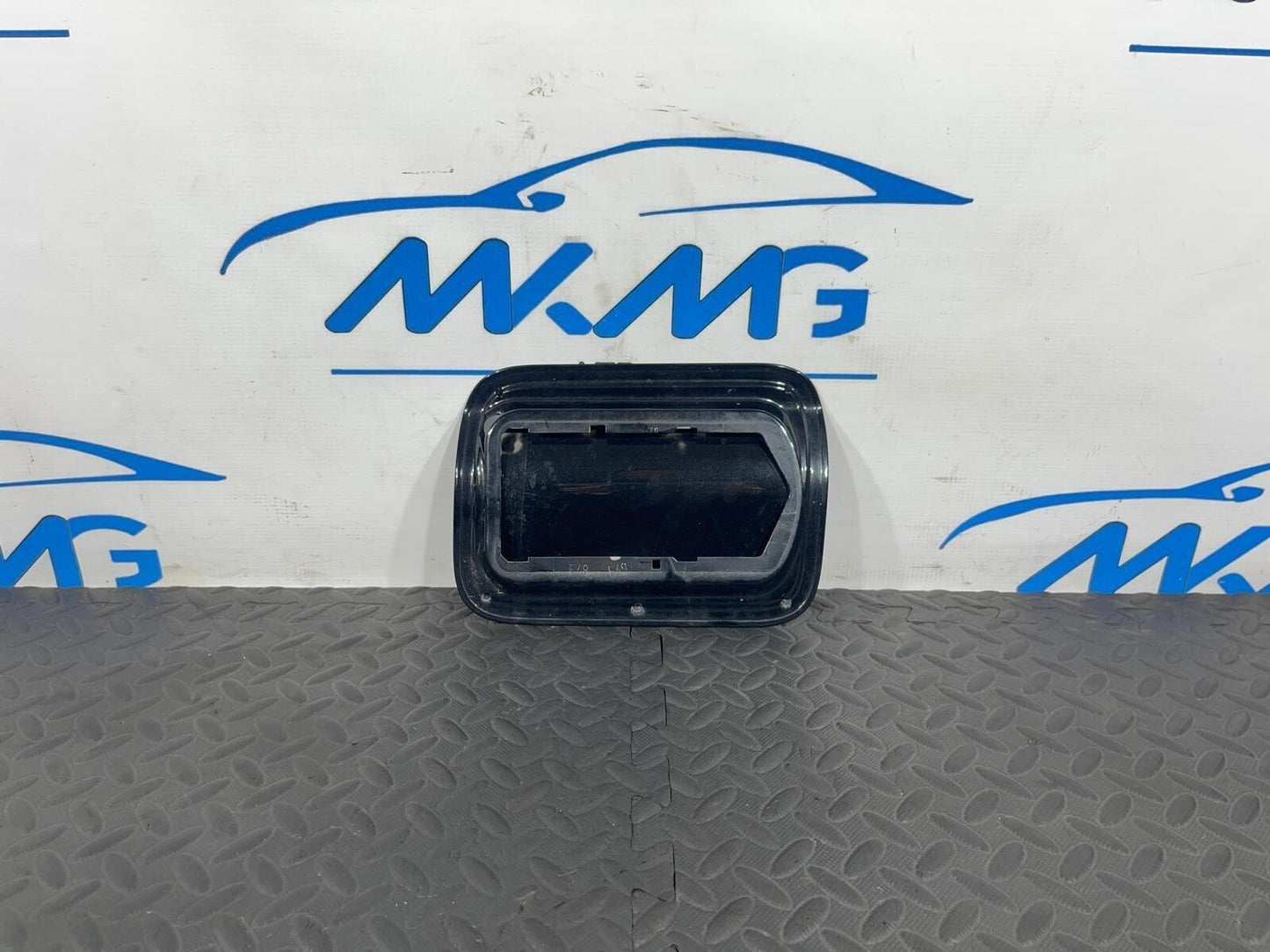 16-22 BMW X1 F48 FUEL TANK FILLER FLAP COVER IN BLACK 475  7359631