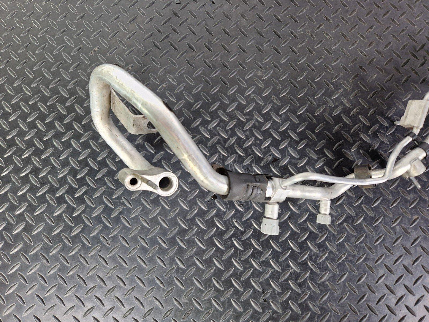 14-21 MERCEDES BENZ C300h W205 AC AIR CONDITIONING PIPE HOSE HYBRID A2058307504