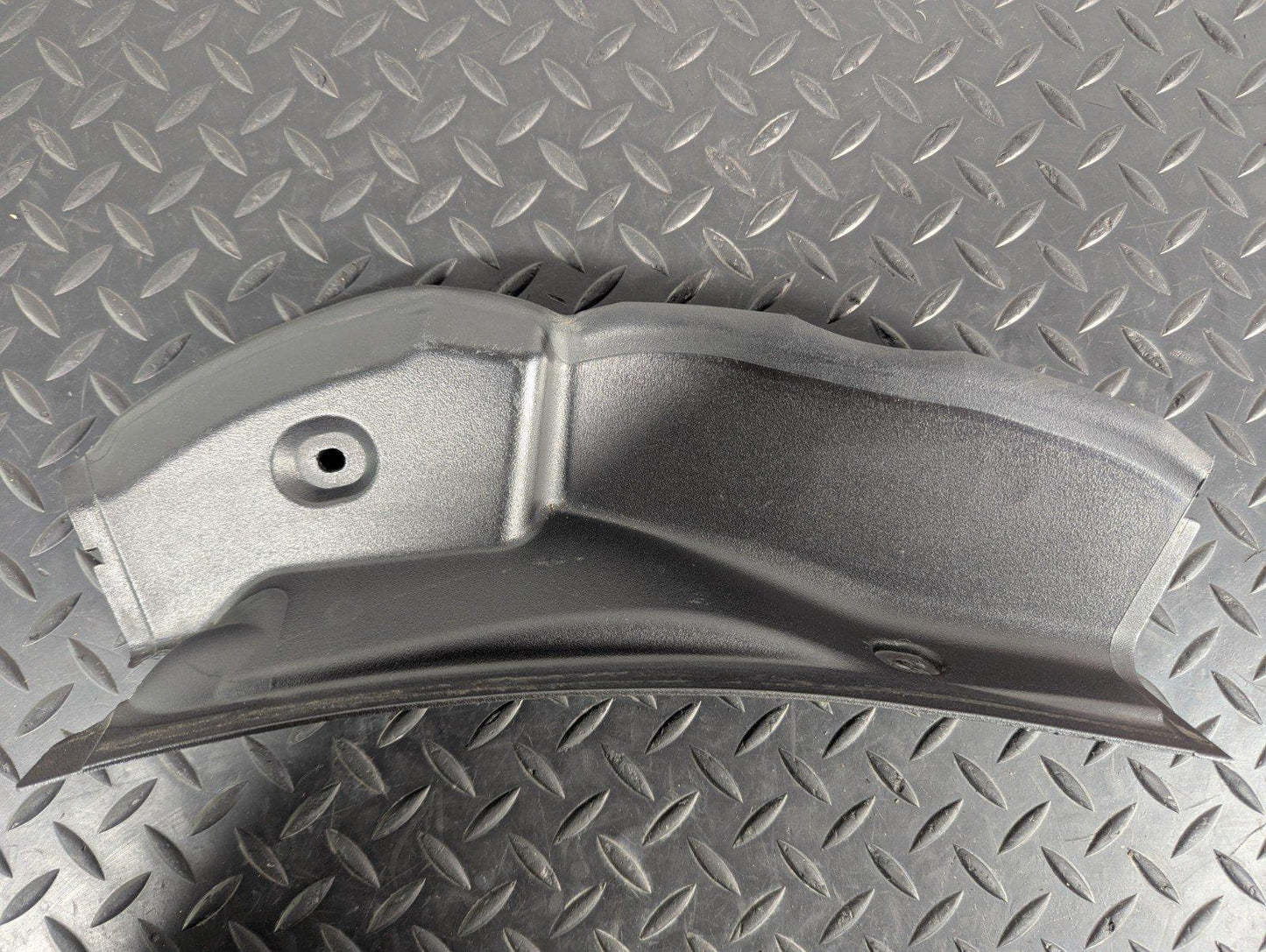 11-19 MERCEDES BENZ ML W166 GENUINE REAR RIGHT SIDE SEAL TRIM A1666910208