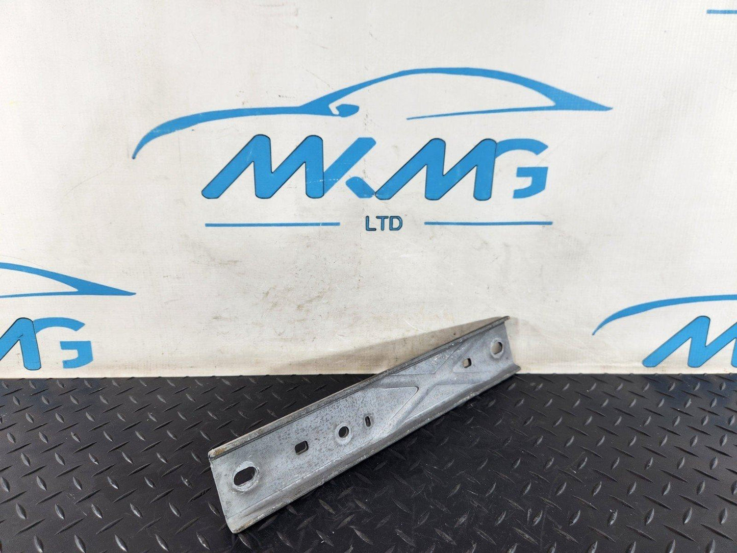 19-ON MERCEDES BENZ B CLASS W247 GENUINE EXHAUST HOLDER BRACKET A2474921400