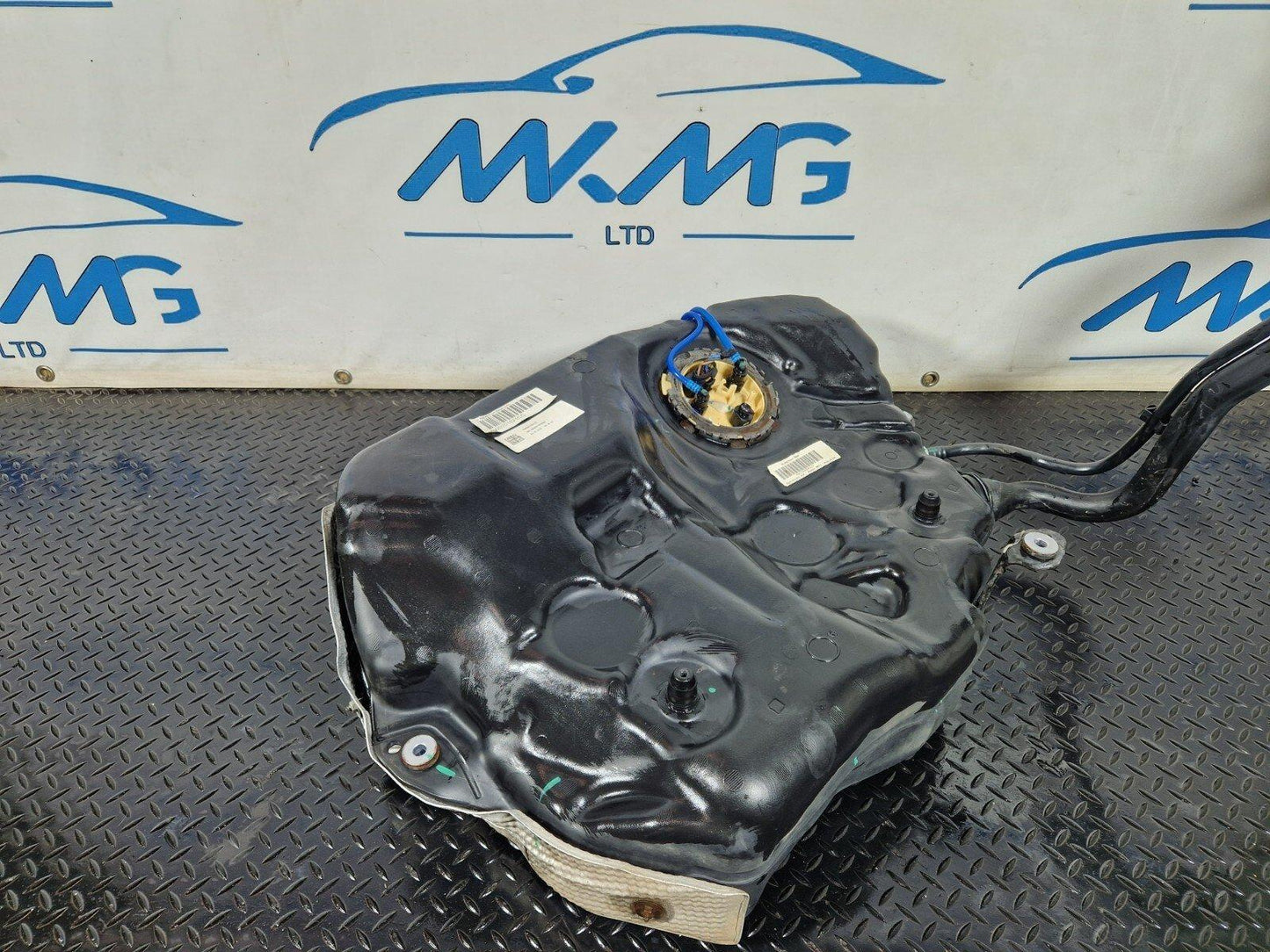 16-19 AUDI A4 B9 DIESEL FUEL TANK WITH PUMP 8W0201021CG