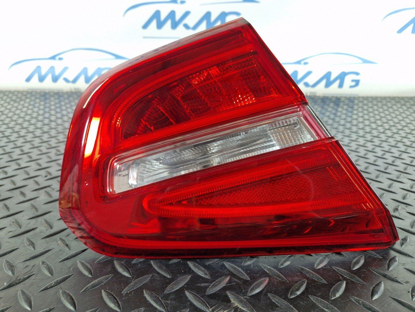 14-20 MERCEDES GLA X156 AMG REAR LEFT N/S/R INNER LED LIGHT A1569061158 DAMAGED