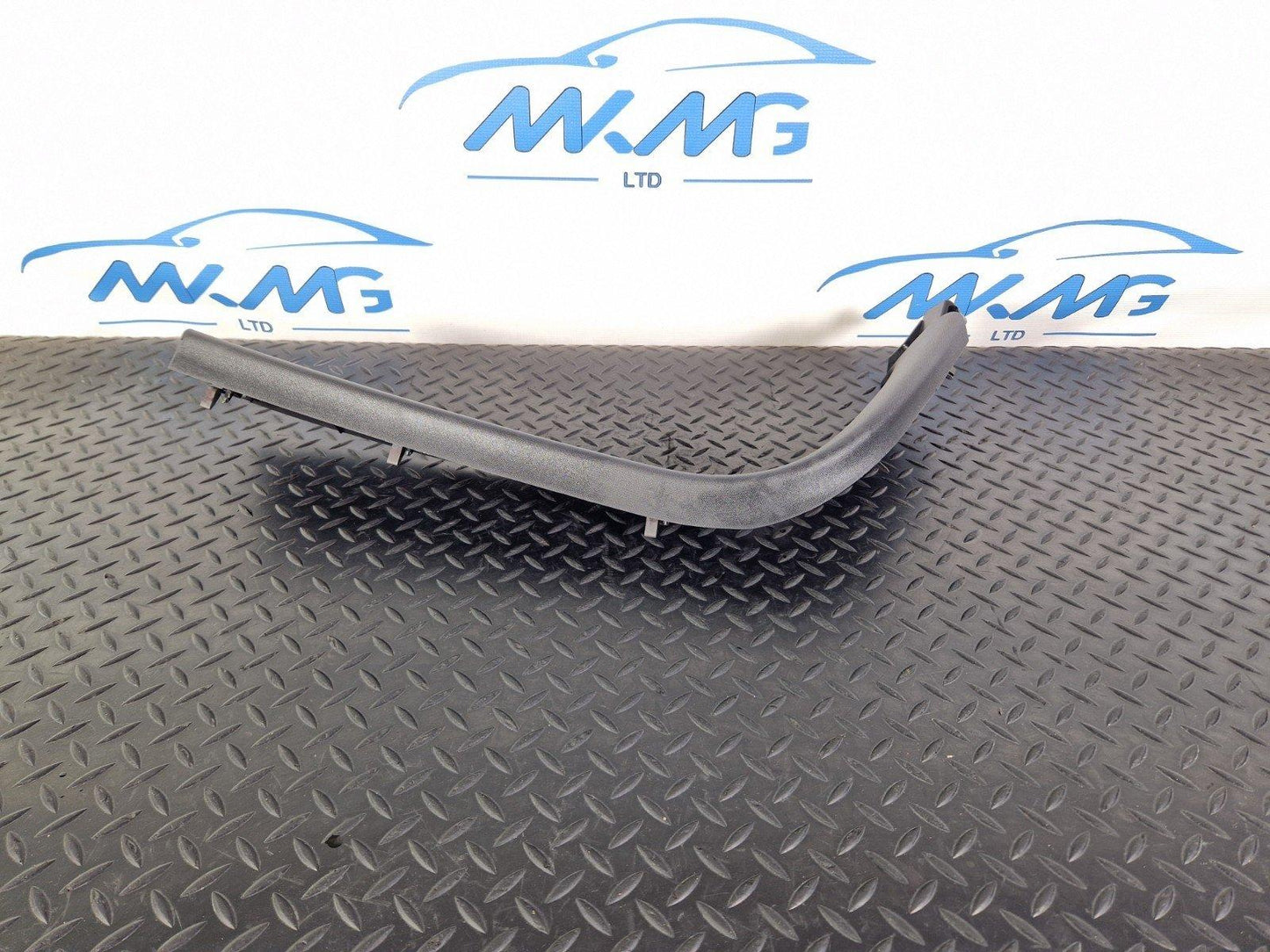 12-18 MERCEDES BENZ B-CLASS W246 REAR TAILGATE WINDSCREEN UPPER TRIM A2467400271