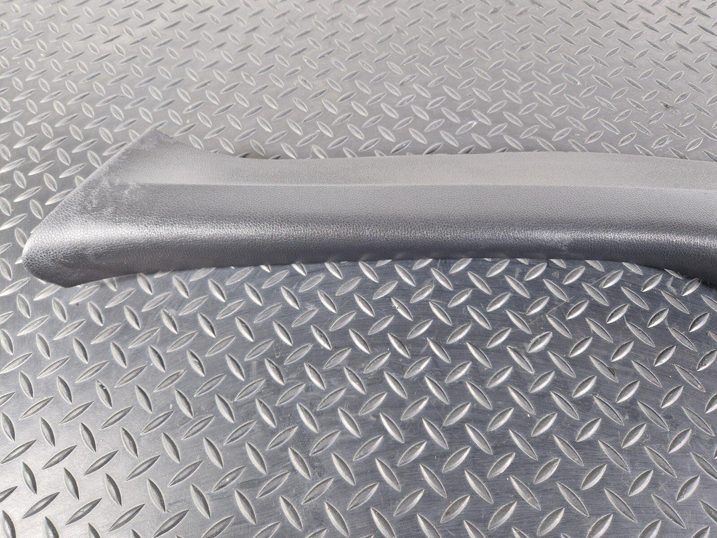 18-ON MERCEDES BENZ SPRINTER W907 FRONT LEFT A-PILLAR TRIM COVER A9076901000