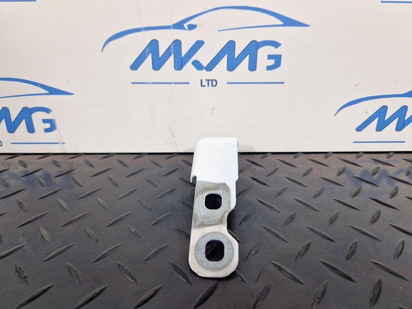 16-23 AUDI S5 COUPE GENUINE WING FENDER BRACKET FRONT RIGHT 8W6821434