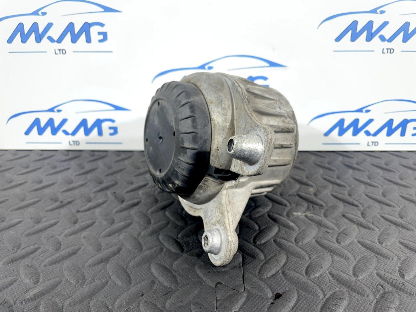 14-21 MERCEDES BENZ C300 W205 GENUINE LEFT PASSENGER ENGINE MOUNT A2052406817