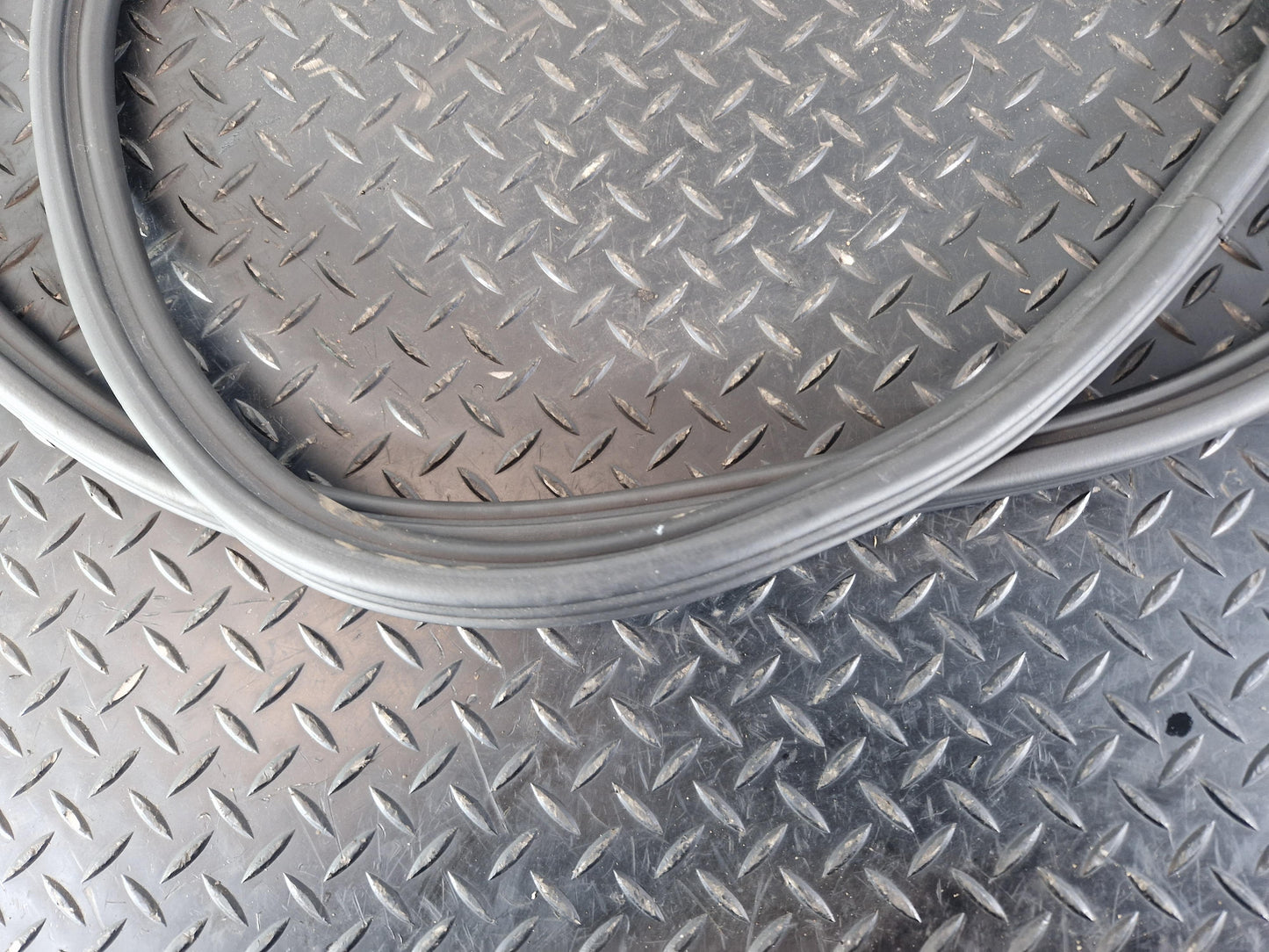 Audi A6 Allroad C7 Front Left N/S Door Rubber Seal 4G0837911A