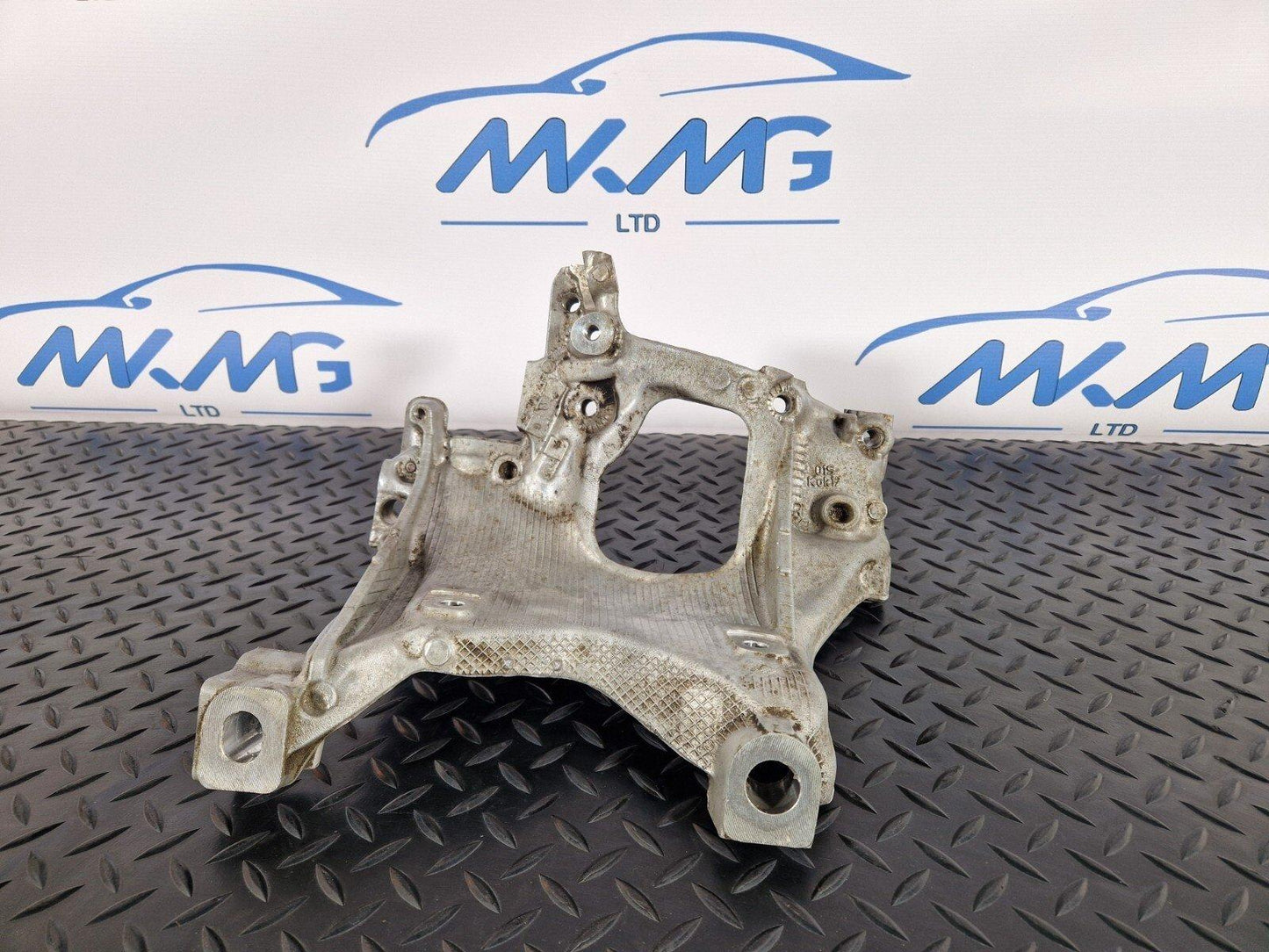 16-19 AUDI A4 B9 FRONT LEFT N/S LEFT SIDE ENGINE MOUNT BRACKET 8W0399295E