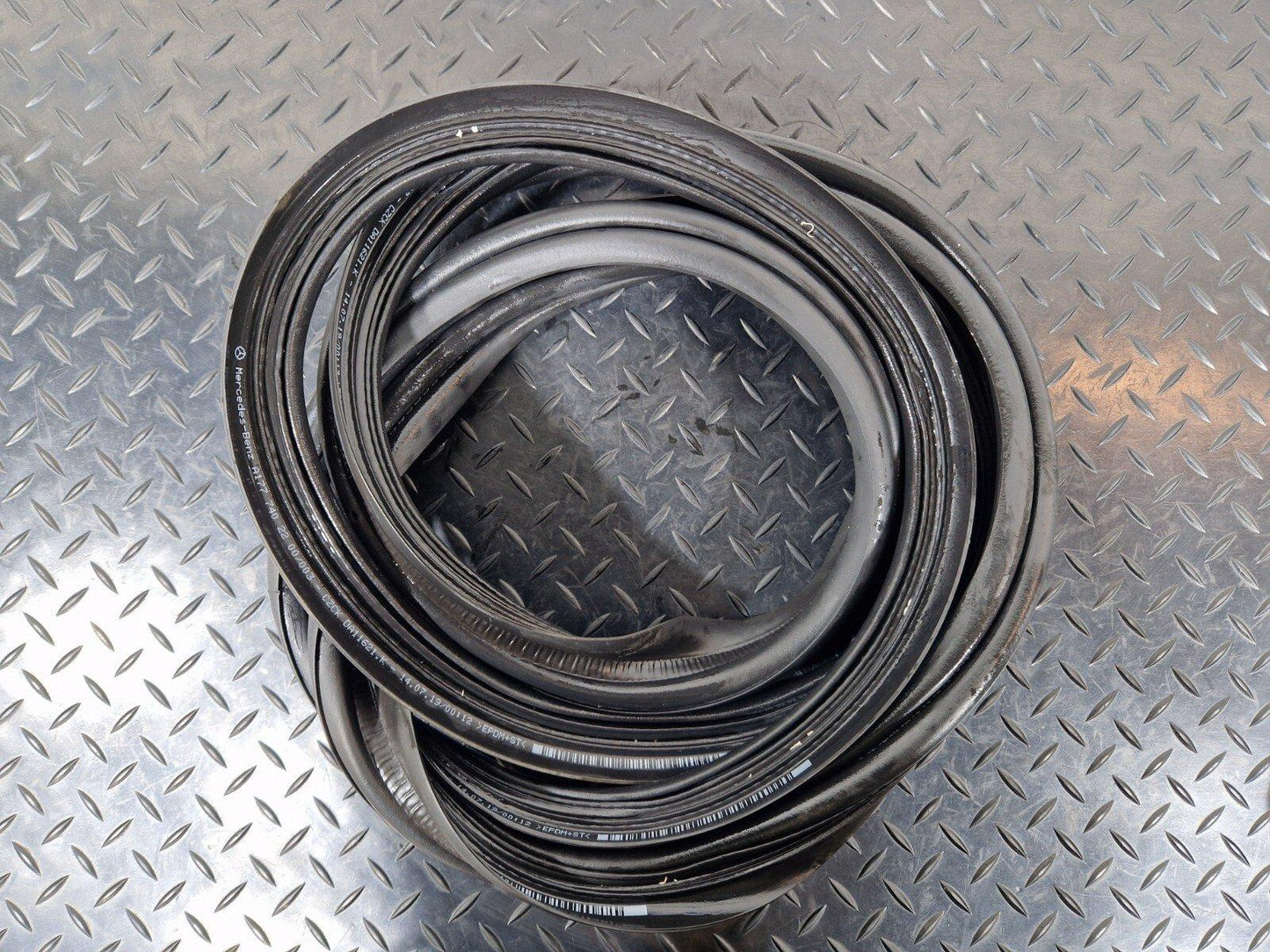 MERCEDES W177 A CLASS BOOT TRUNK LID TAILGATE RUBBER SEAL GASKET A1777402200