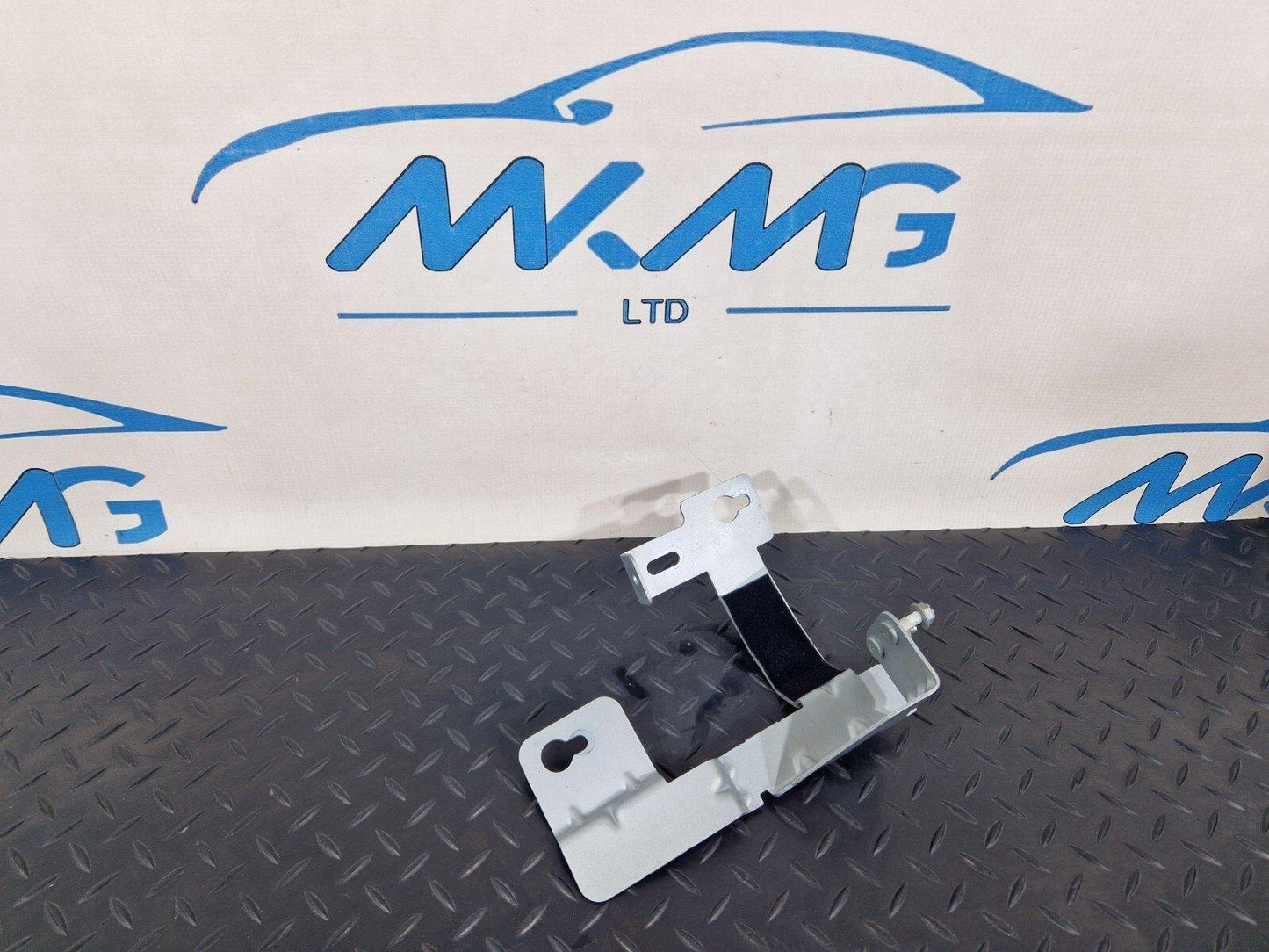 19-ON MERCEDES BENZ CLA C118 WATER COOLER VALVE BRACKET A1775043700