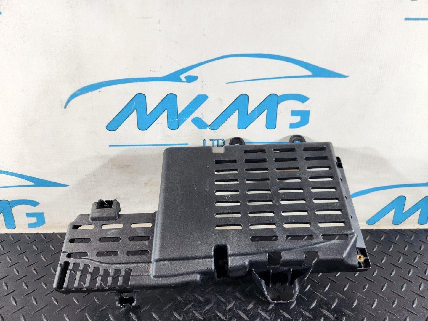 MERCEDES BENZ B CLASS W247 AMPLIFIER AUDIO UNIT BRACKET HOLDER MOUNT A2475450601