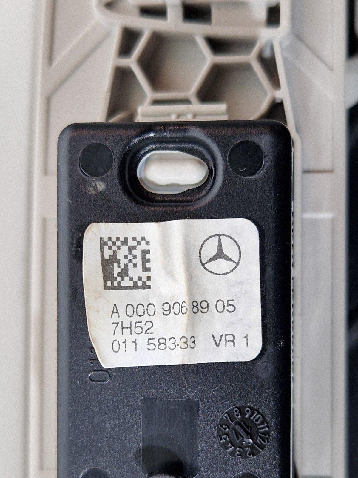 14-21 MERCEDES BENZ C200d W205 PAIR OF REAR GRAB HANDLES LEFT & RIGHT A099815000