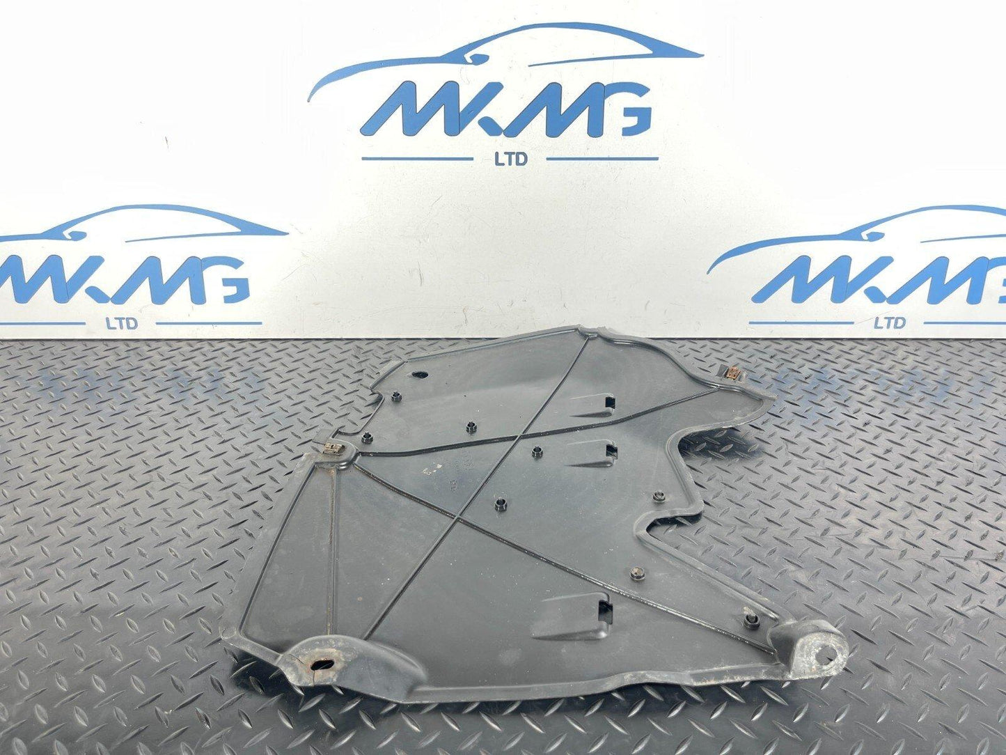 16-19 AUDI A4 B9 S-LINE GENUINE REAR LEFT SIDE UNDERTRAY COVER 8W0825217A