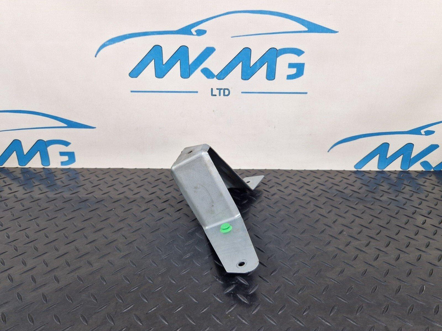 MERCEDES BENZ VITO W447 OEM REAR LEFT SIDE WALL TRIM BRACKET HOLDER A4476920314