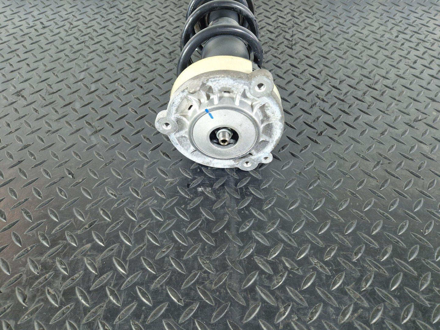 16-19 AUDI A4 B9 FRONT COMPLETE SHOCK ABSORBER FITS BOTH SIDES 8W0413031BA