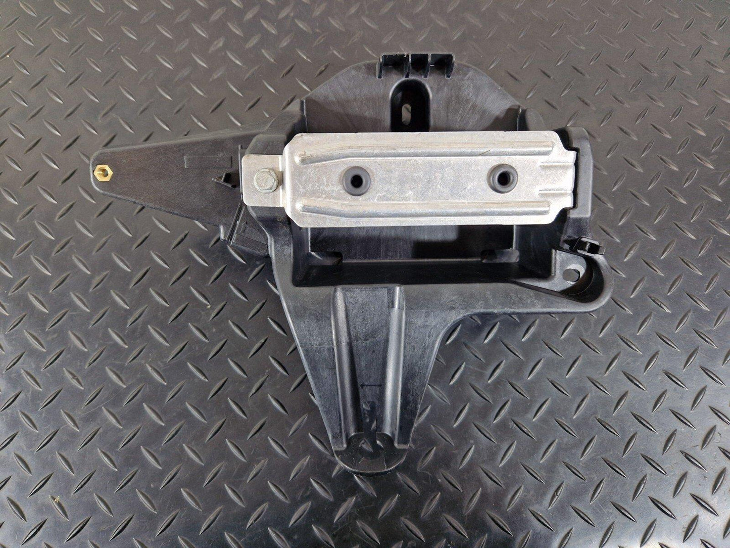 14-21 MERCEDES BENZ C300h W205 GENUINE BATTERY HOLDER BRACKET A2055451640