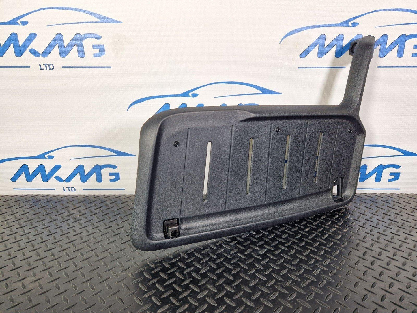 18-ON MERCEDES BENZ SPRINTER W907 W910 SUN VISOR HOLDER DRIVERS SIDE A9106902100