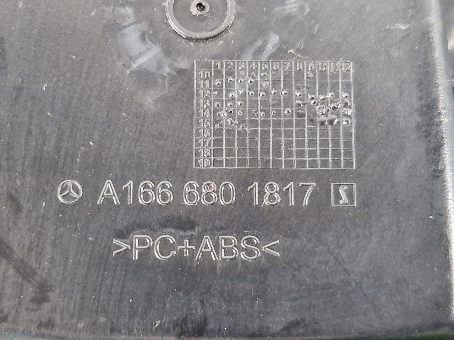 11-19 MERCEDES BENZ ML W166 CENTER CONSOLE COMPARTMENT INSERT TRAY A1666801817
