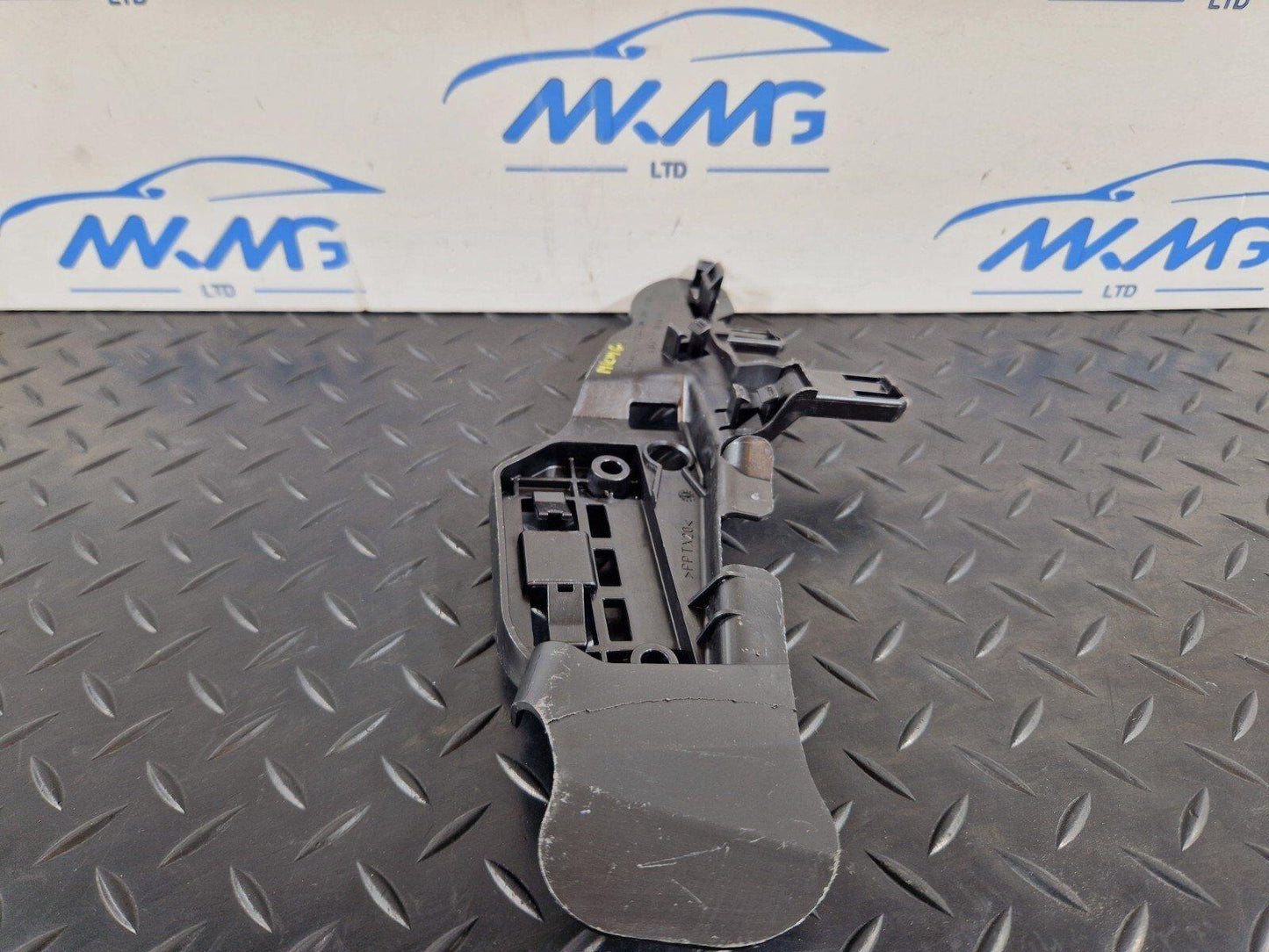 11-19 MERCEDES BENZ ML W166 OEM FRONT LEFT N/S DOOR LOCK BRACKET A1667231114