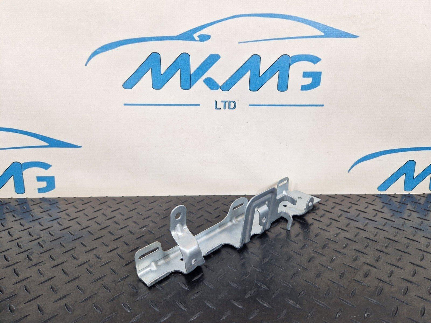 14-21 MERCEDES BENZ C220 W205 GENUINE LEFT SIDE N/S BOOT BRACKET A2056914300