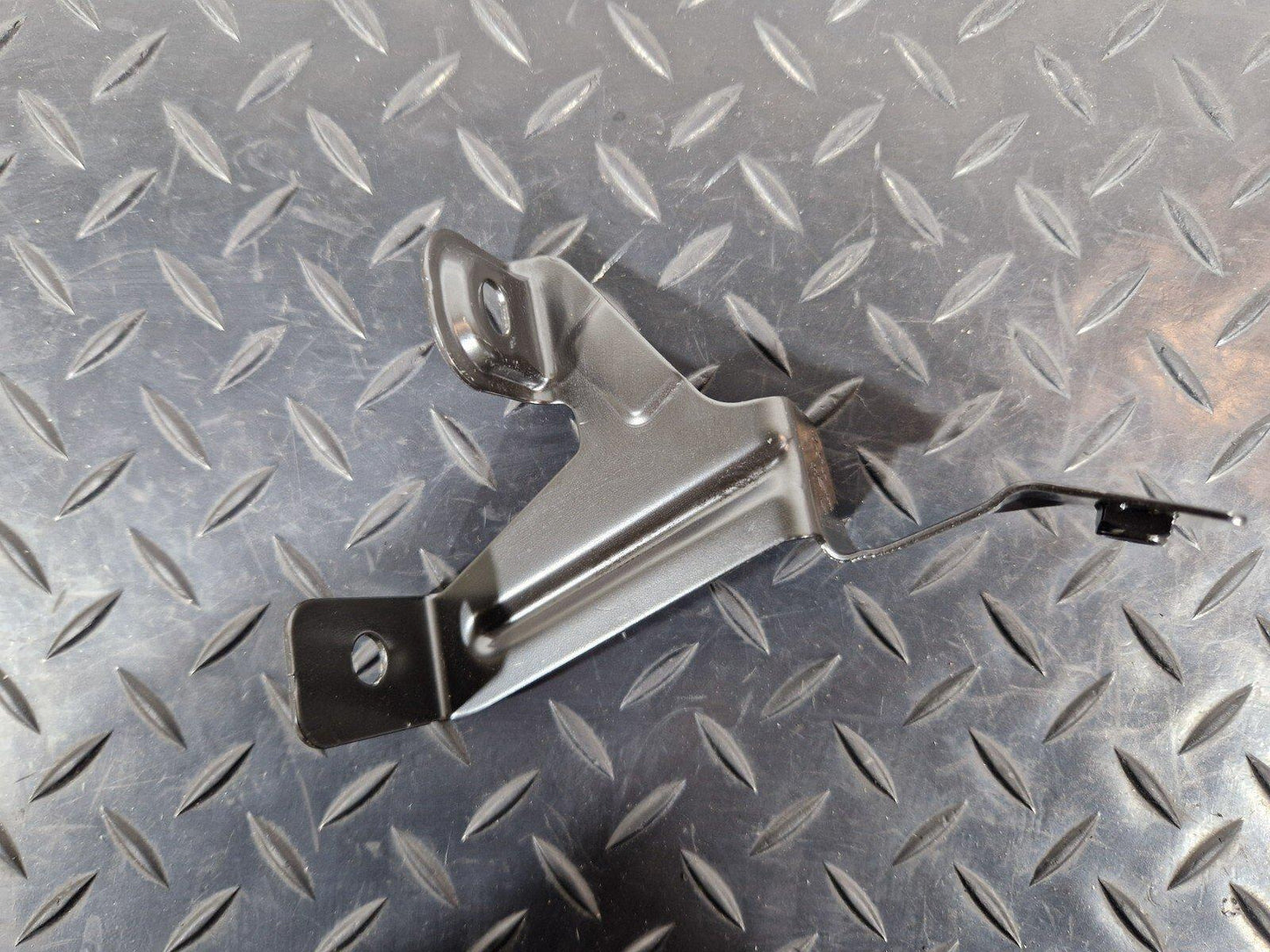 19-ON MERCEDES CLA C118 BOOT TRUNK FLOOR COMPARTMENT HOLDER BRACKET A1776801903
