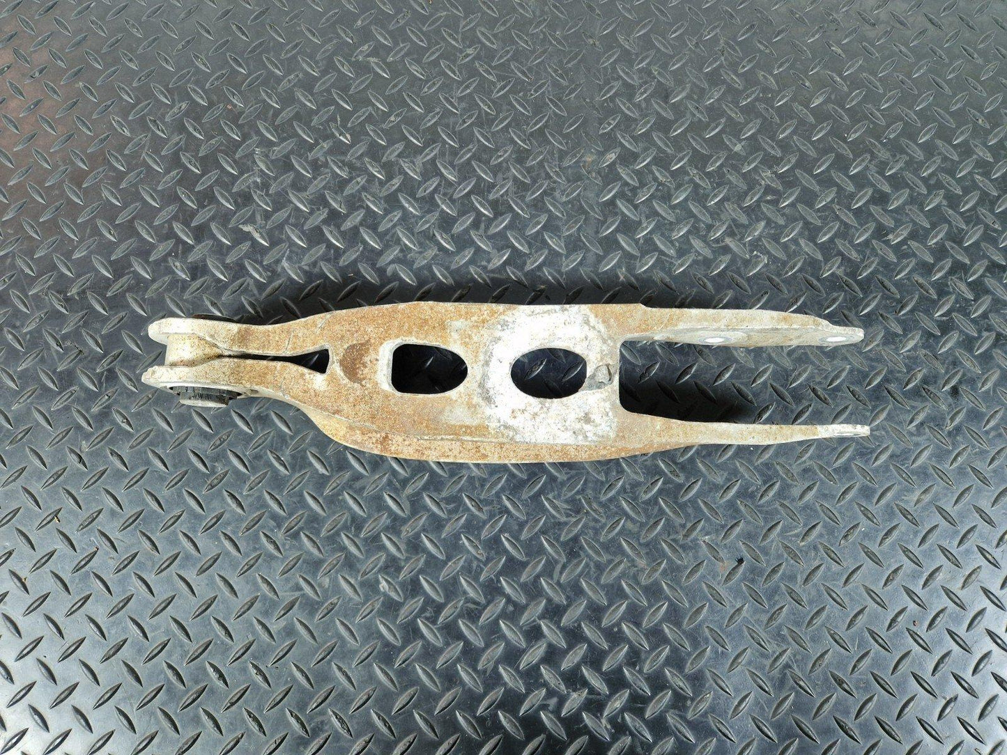 16-19 AUDI A4 B9 GENUINE OEM REAR LOWER CONTROL ARM FITS LEFT & RIGHT 8W0505311H