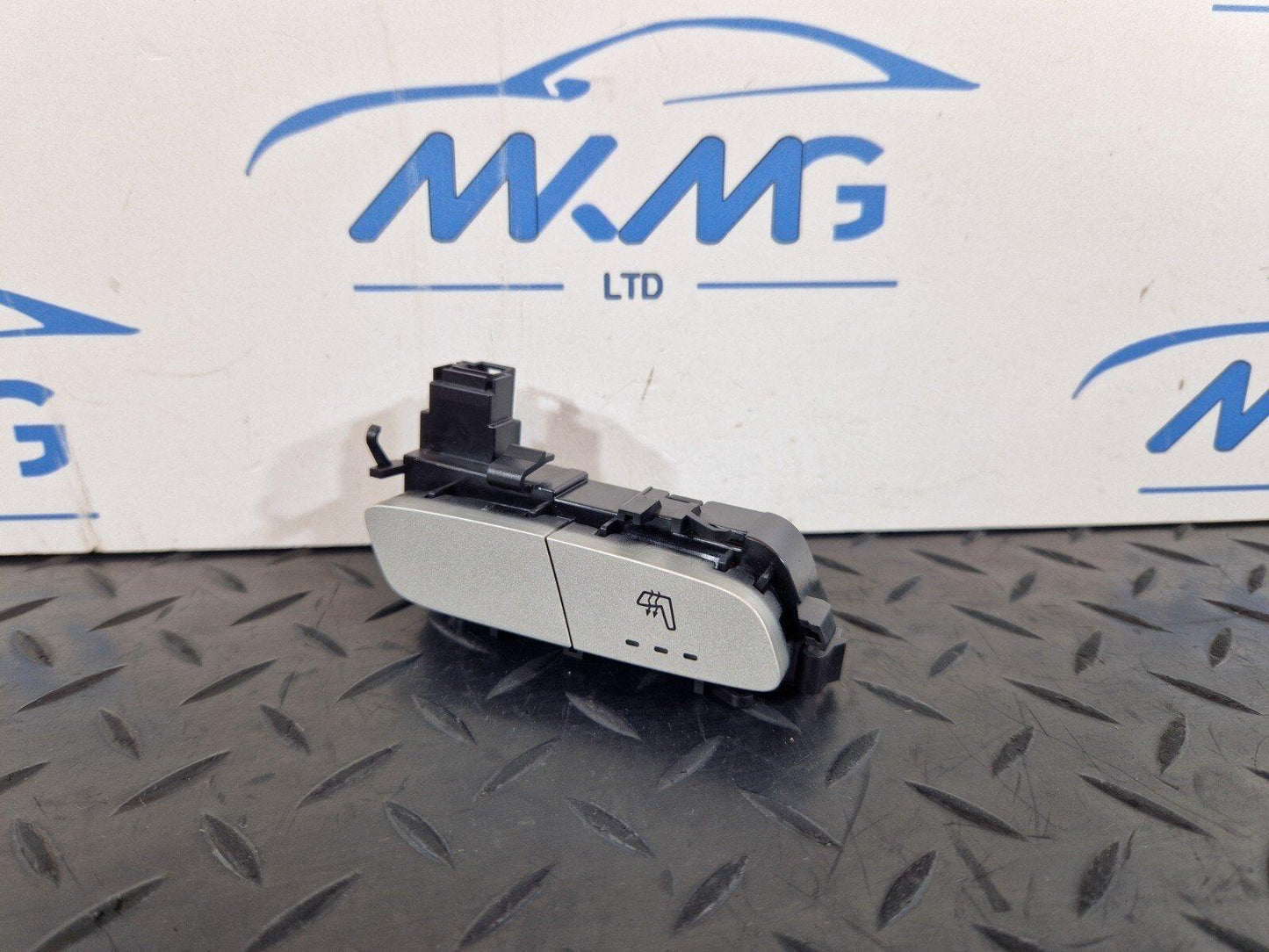 GENUINE MERCEDES BENZ OEM SEAT HEATING SWITCH A20590500004