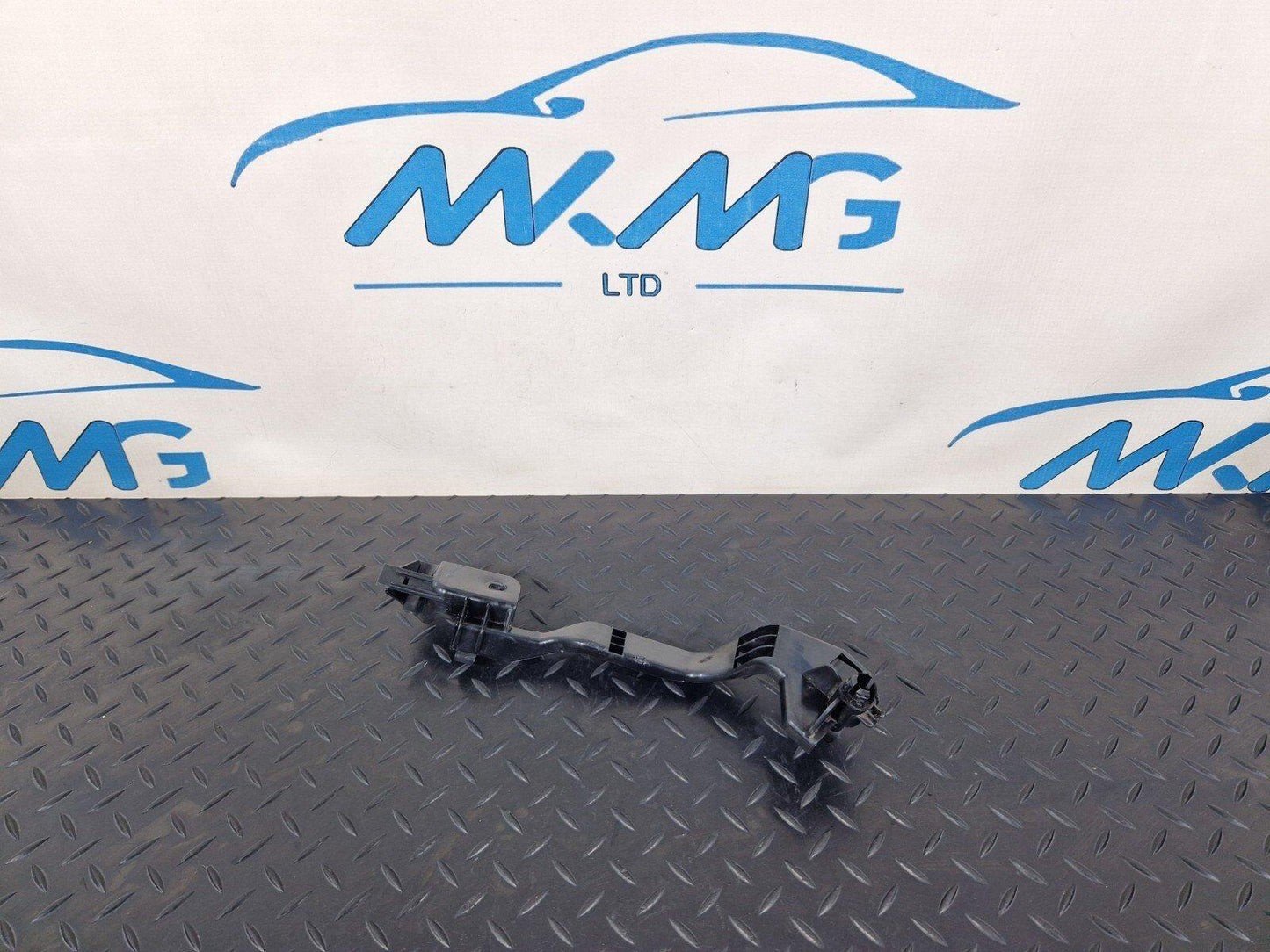 14-21 MERCEDES BENZ C200 W205 OEM GENUINE CABLE DUCT BRACKET A2055462180