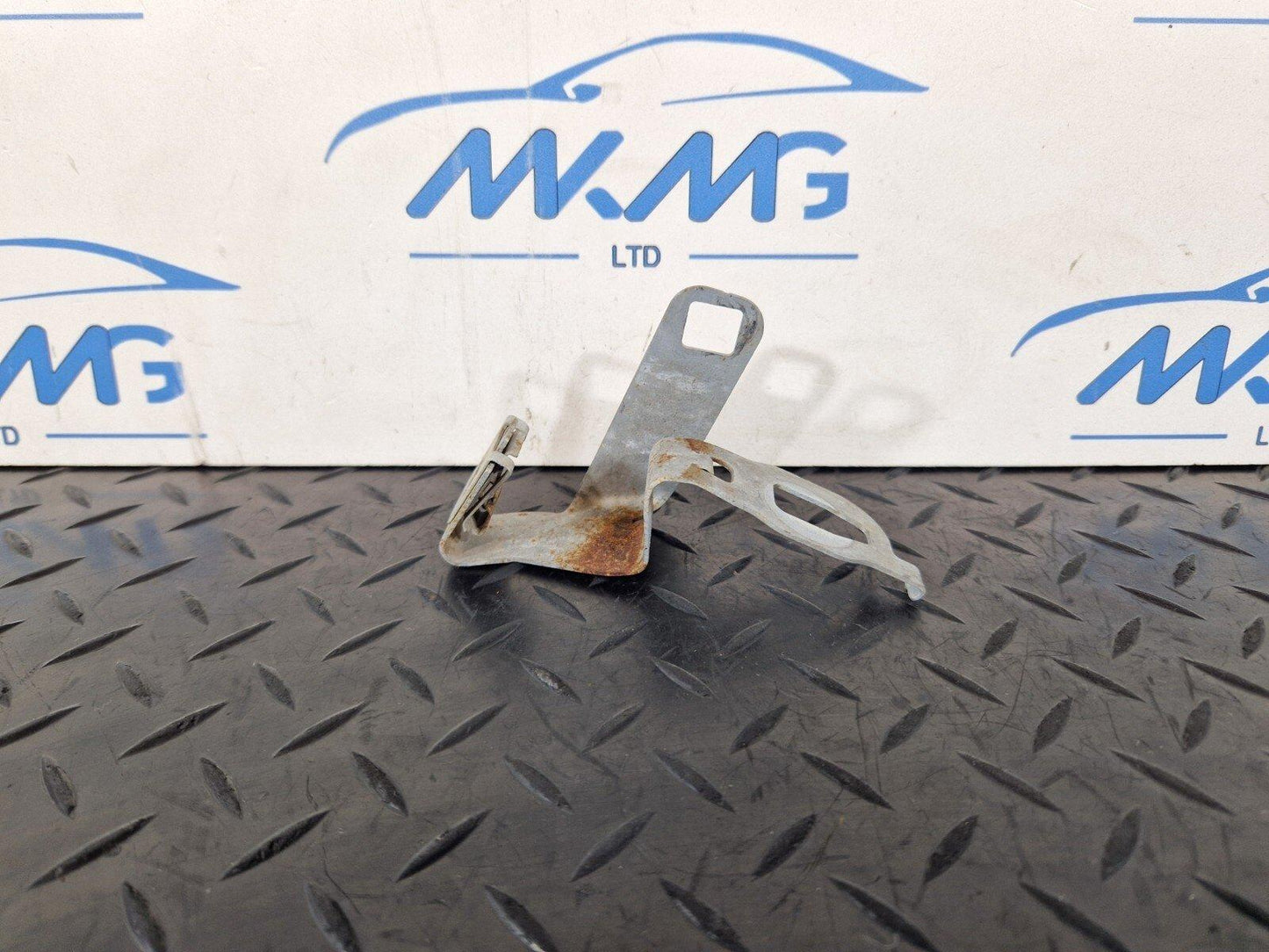 14-21 MERCEDES BENZ W205 OEM UNDERSHIELD FRONT RIGHT BRACKET HOLDER A2055240240