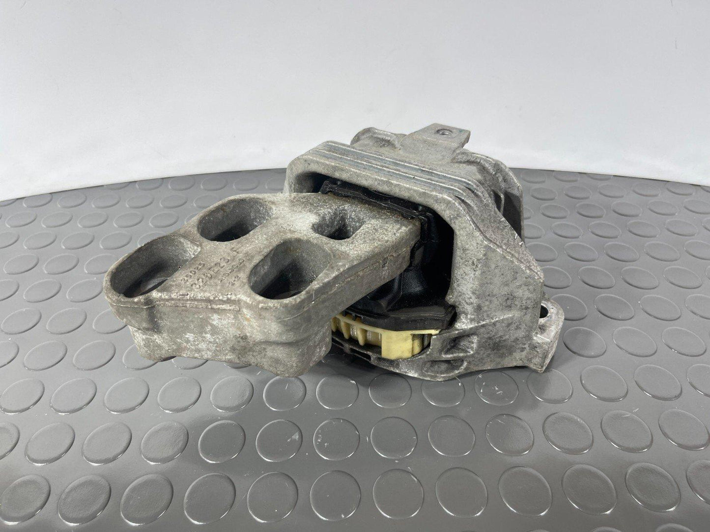 12-18 MERCEDES A B-CLASS W176 W246 LEFT ENGINE MOUNT A2462400217
