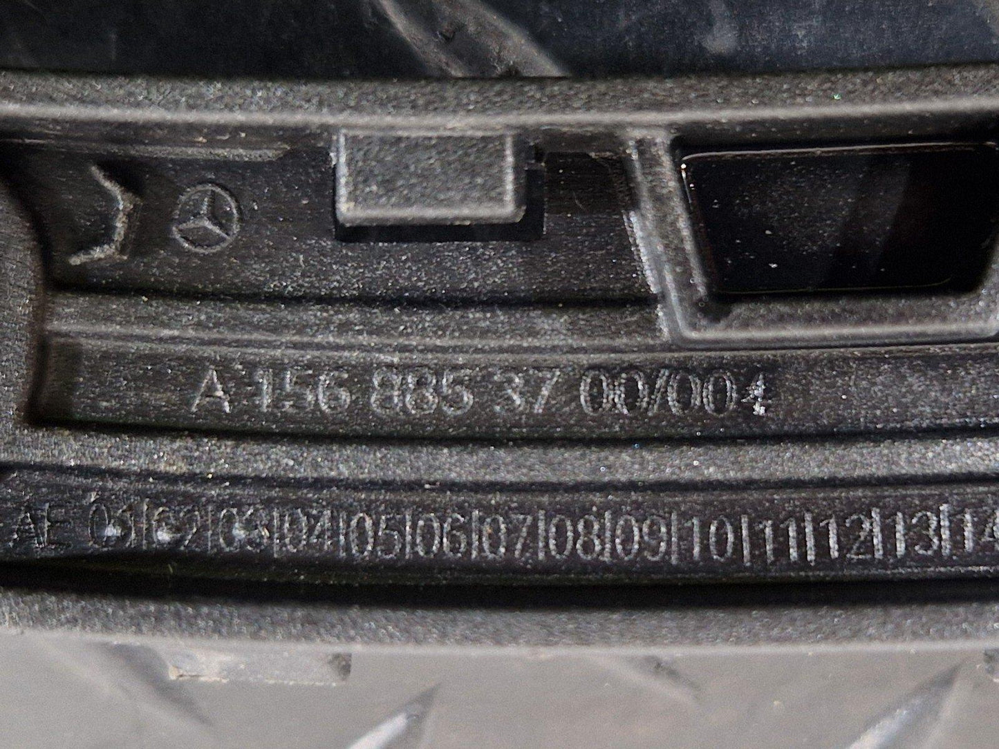 14-20 MERCEDES BENZ GLA 200 X156 GENUINE BUMPER MOUNT HOLDER BRACKET A1568853700