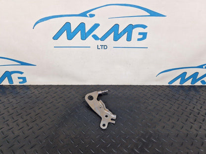 14-21 MERCEDES BENZ C220d W205 ENGINE LEFT REAR LIFTING LUG CLIP MOUNT HOLDER