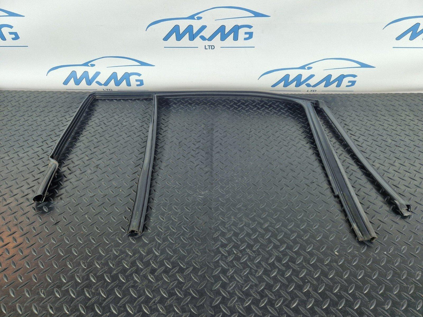 14-21 BMW 2 SERIES GRAN TOURER F46 REAR LEFT N/S DOOR WINDOW GUIDE SEAL 8498429