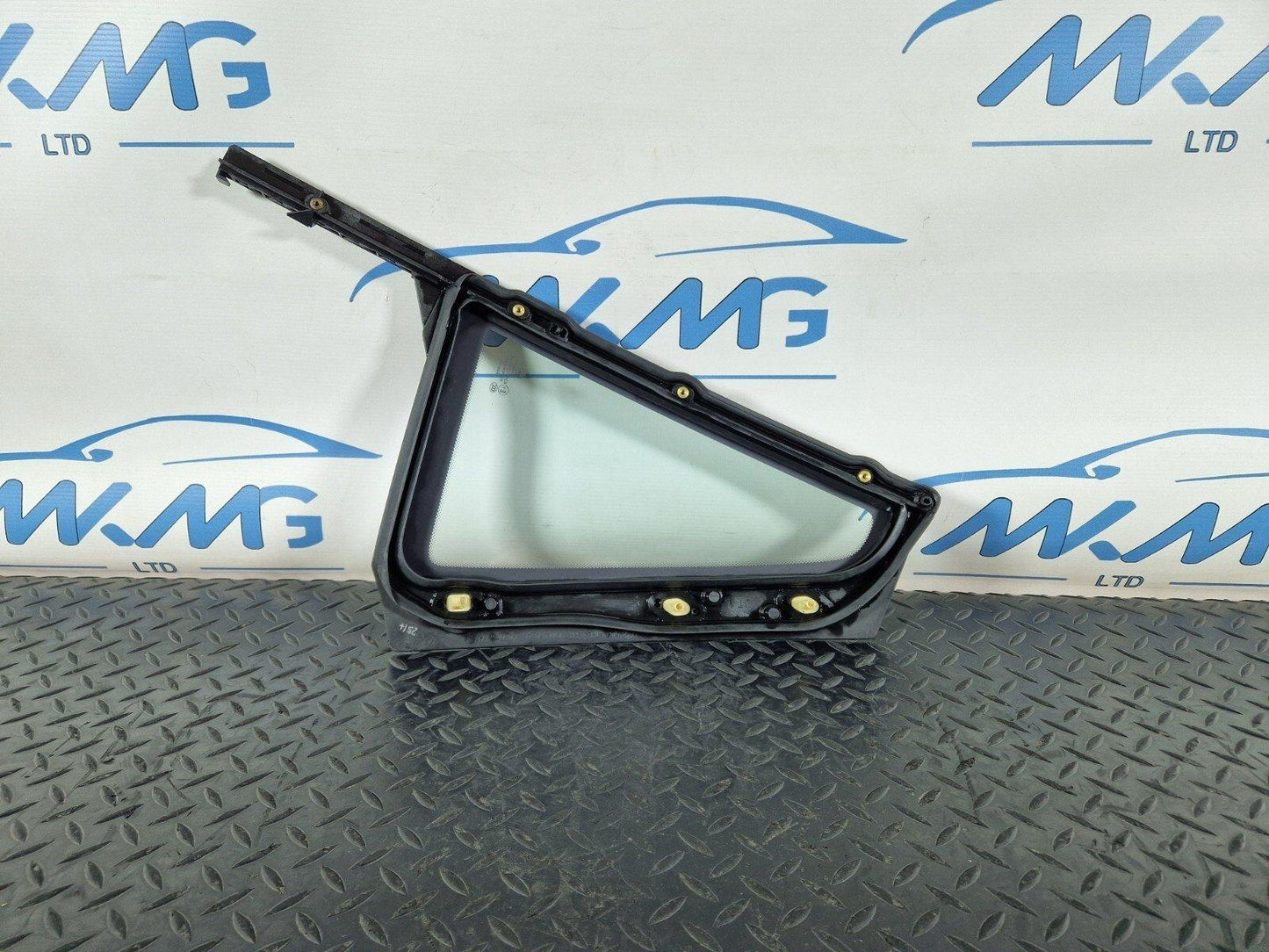 16-22 BMW X1 F48 GENUINE OEM REAR RIGHT O/S DOOR FIXED WINDOW GLASS 7405604