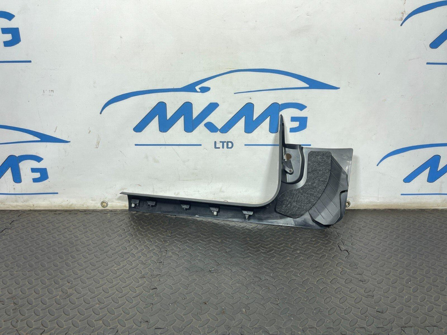 16-19 AUDI A4 B9 SALOON GENUINE FRONT RIGHT DRIVER SIDE FOOTWELL TRIM 8W2867272