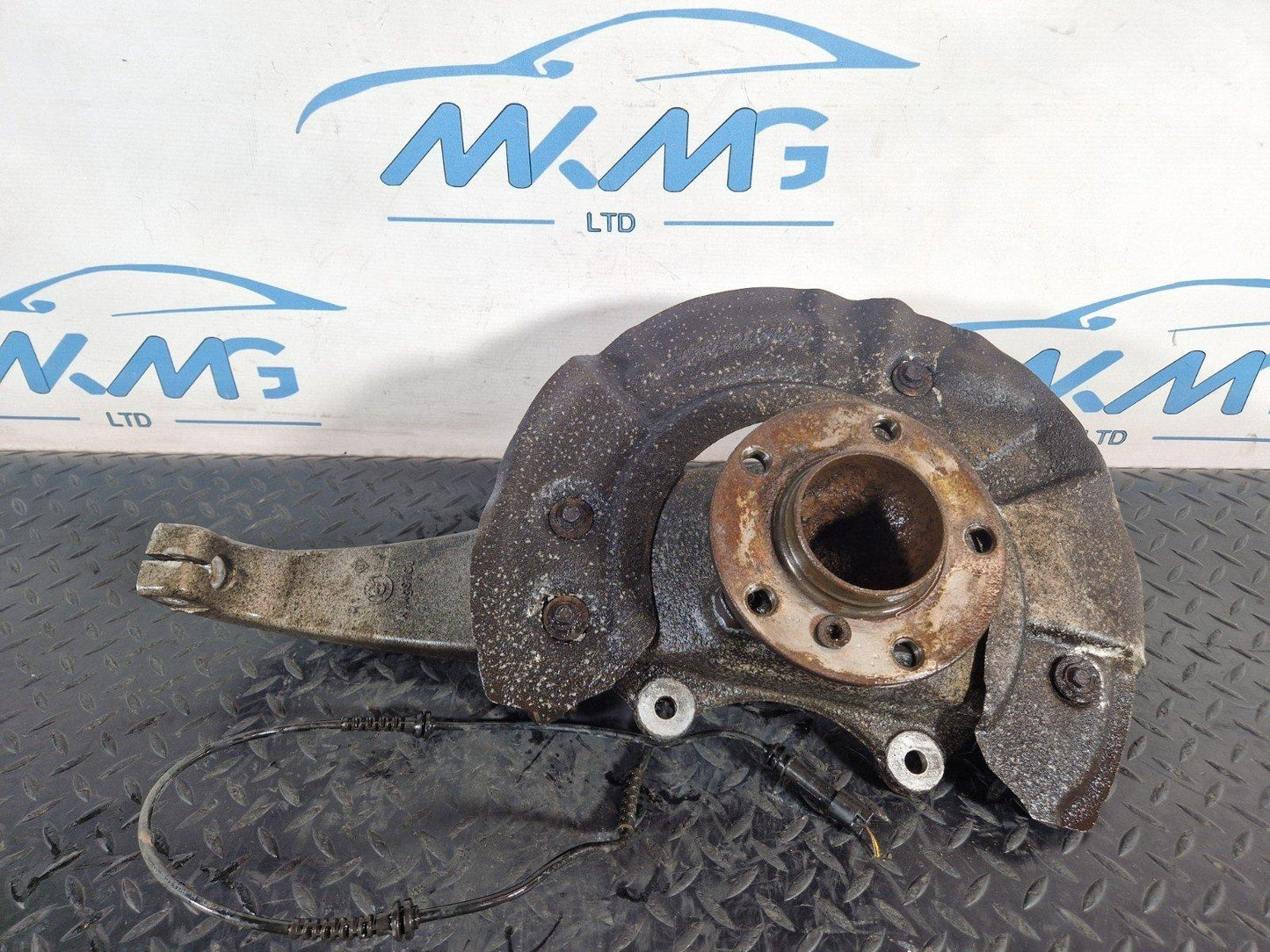 11-18 BMW 6 SERIES F13 FRONT RIGHT O/S WHEEL CARRIER HUB 6775770