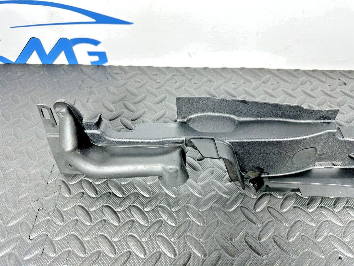 16-19 AUDI A4 B9 SALOON GENUINE RIGHT DRIVER SIDE WING PANEL SEAL 8W0821170