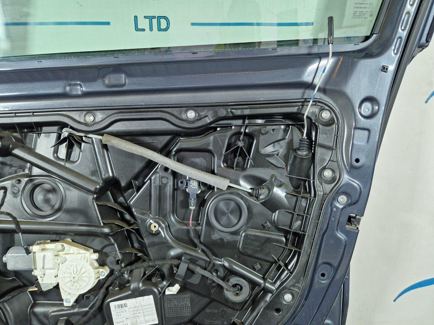 11-19 MERCEDES BENZ ML W166 GENUINE FRONT RIGHT O/S COMPLETE DOOR GREY 755