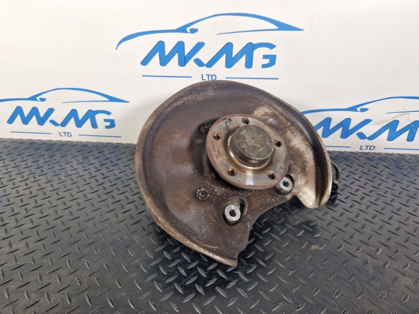 16-19 AUDI A4 B9 O/S/R REAR RIGHT WHEEL HUB & BEARING 8W0505436T 8W0615612