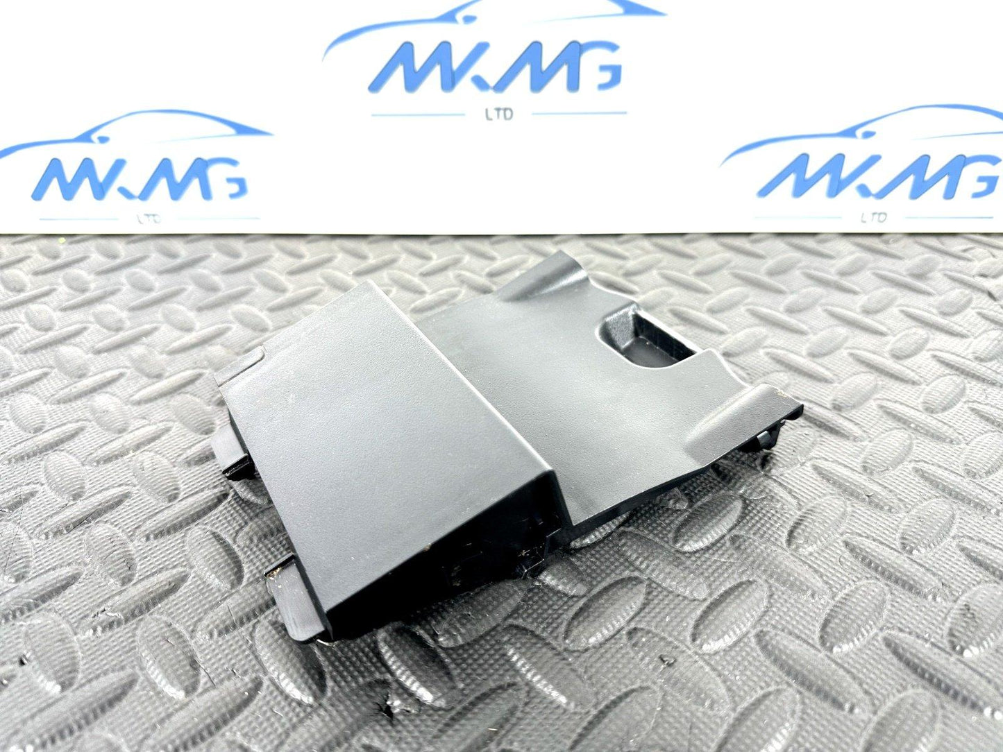12-18 MERCEDES A-CLASS W176 GENUINE CENTRE CONSOLE TRIM COVER A2468230000