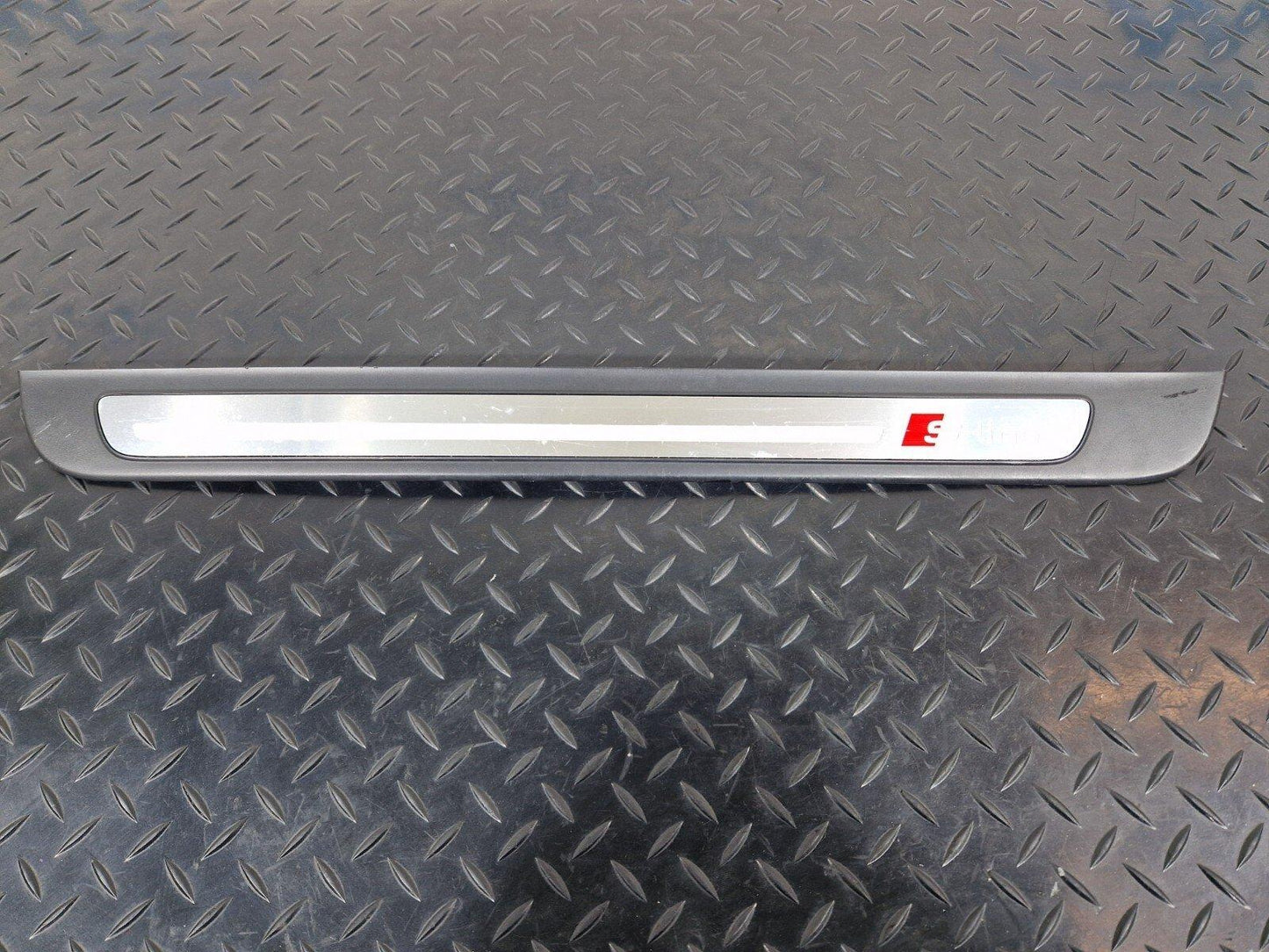 10-18 AUDI A7 4G S-LINE DOOR SILL COVER TRIM FRONT LEFT PASSENGER SIDE 4G8853373