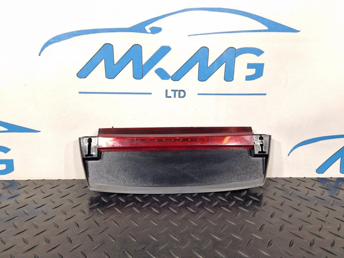 16-19 AUDI A4 B9 GENUINE OEM THIRD 3RD BRAKE LIGHT MIDDLE CENTRE TOP 8W5945097