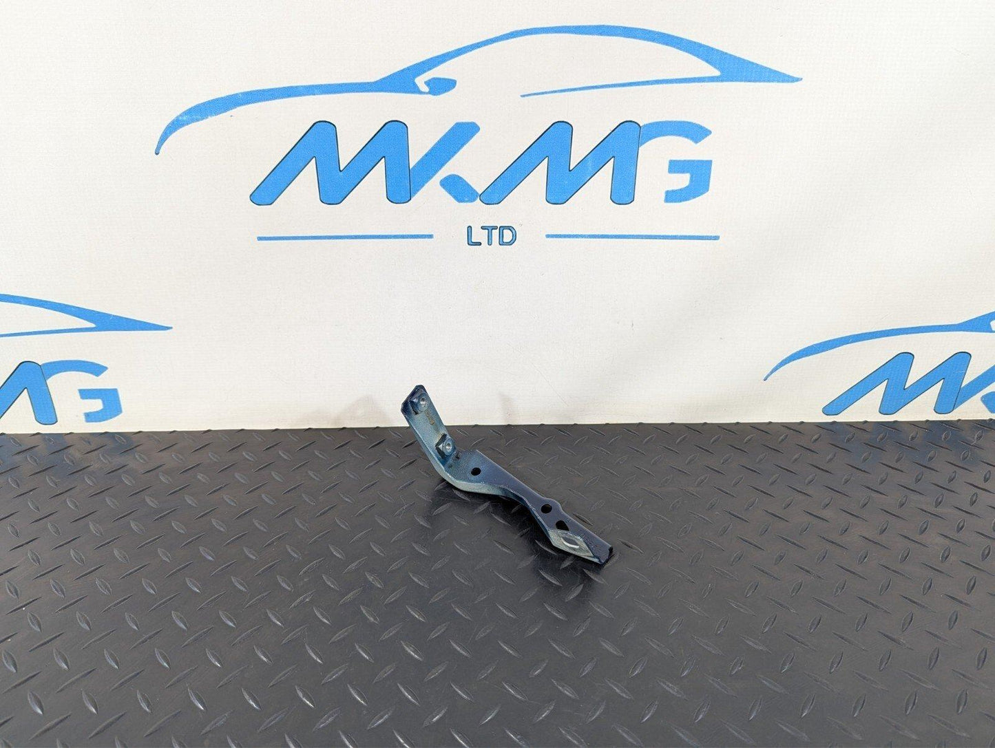 16-22 BMW X1 F48 GENUINE FRONT LEFT PASSENGER SIDE WING BRACKET MOUNT 7392803