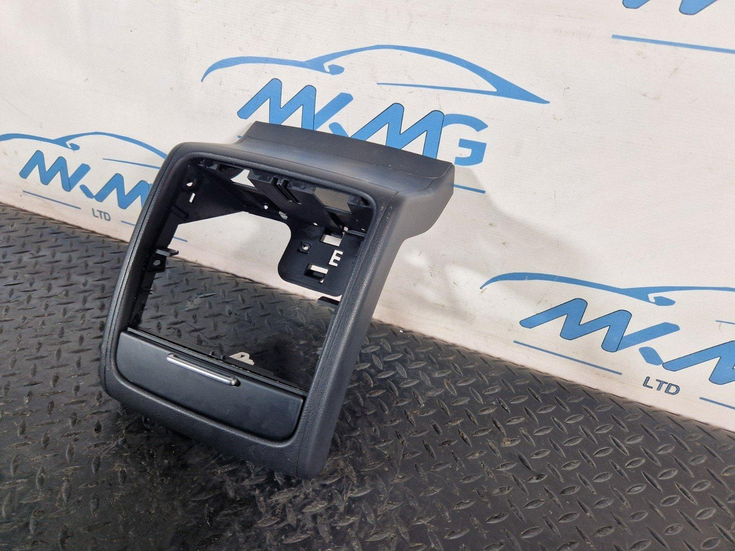 10-18 VW TOUAREG 7P GENUINE REAR CENTRE CONSOLE TRIM COVER 7P6864299