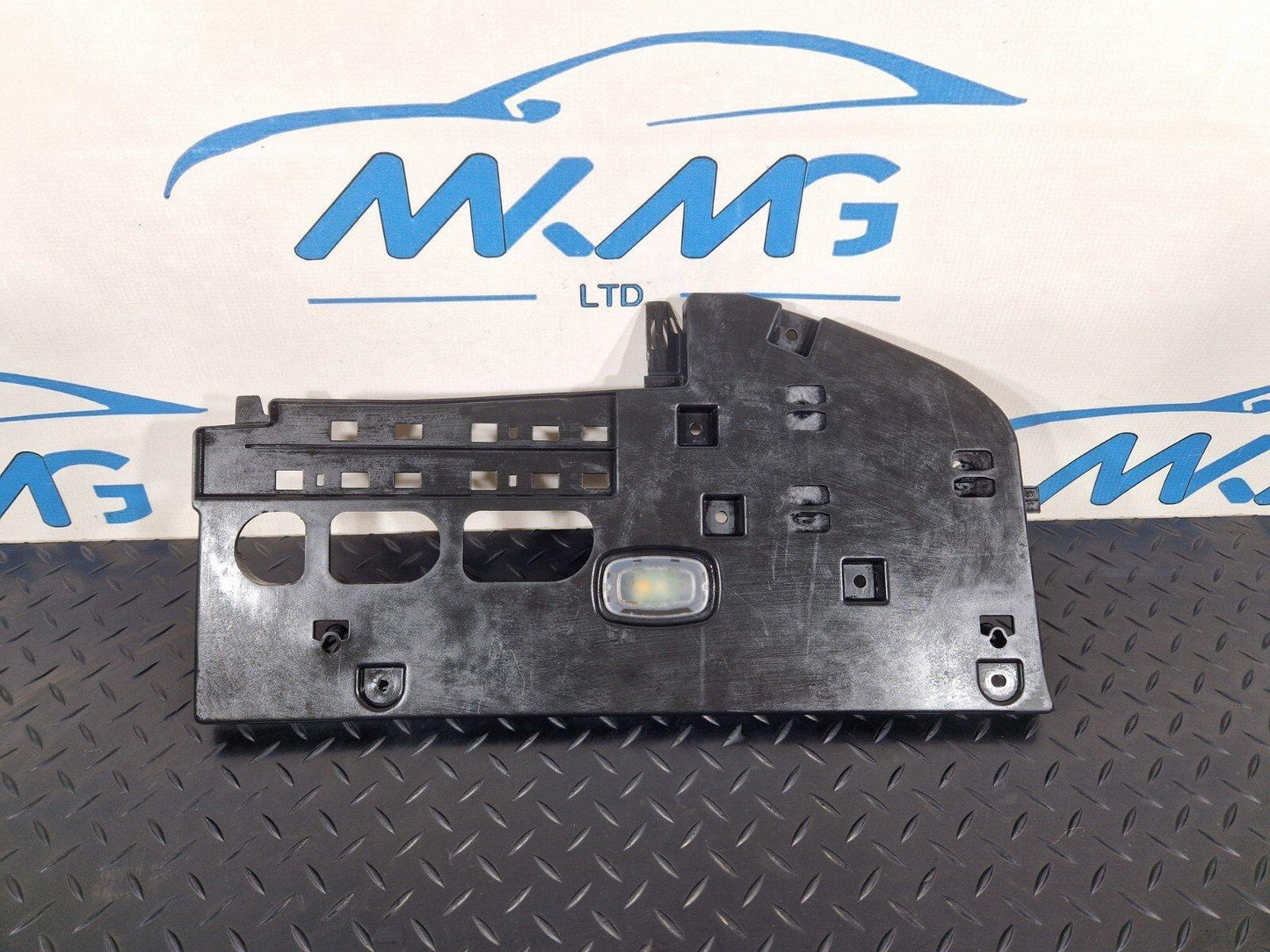 19-ON MERCEDES B CLASS W247 FRONT LEFT DASHBOARD LOWER TRIM COVER A2476809000