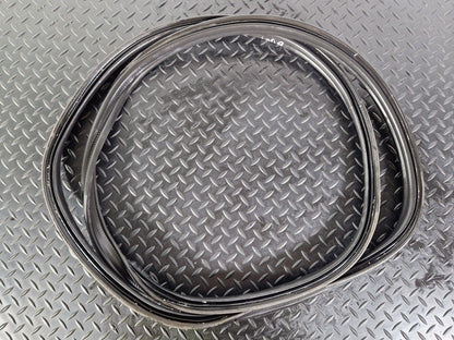 12-18 MERCEDES BENZ W176 TAILGATE BOOT TRUNK LID SEAL GASKET RUBBER A1767400078