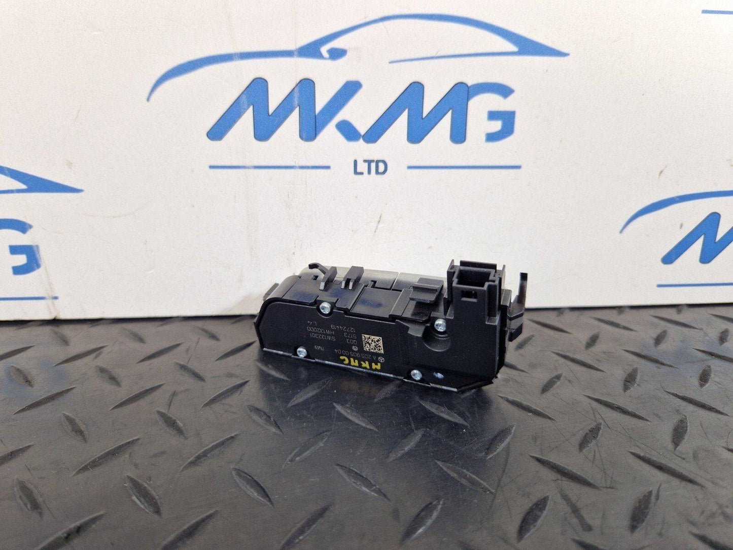 GENUINE MERCEDES BENZ OEM SEAT HEATING SWITCH A20590500004