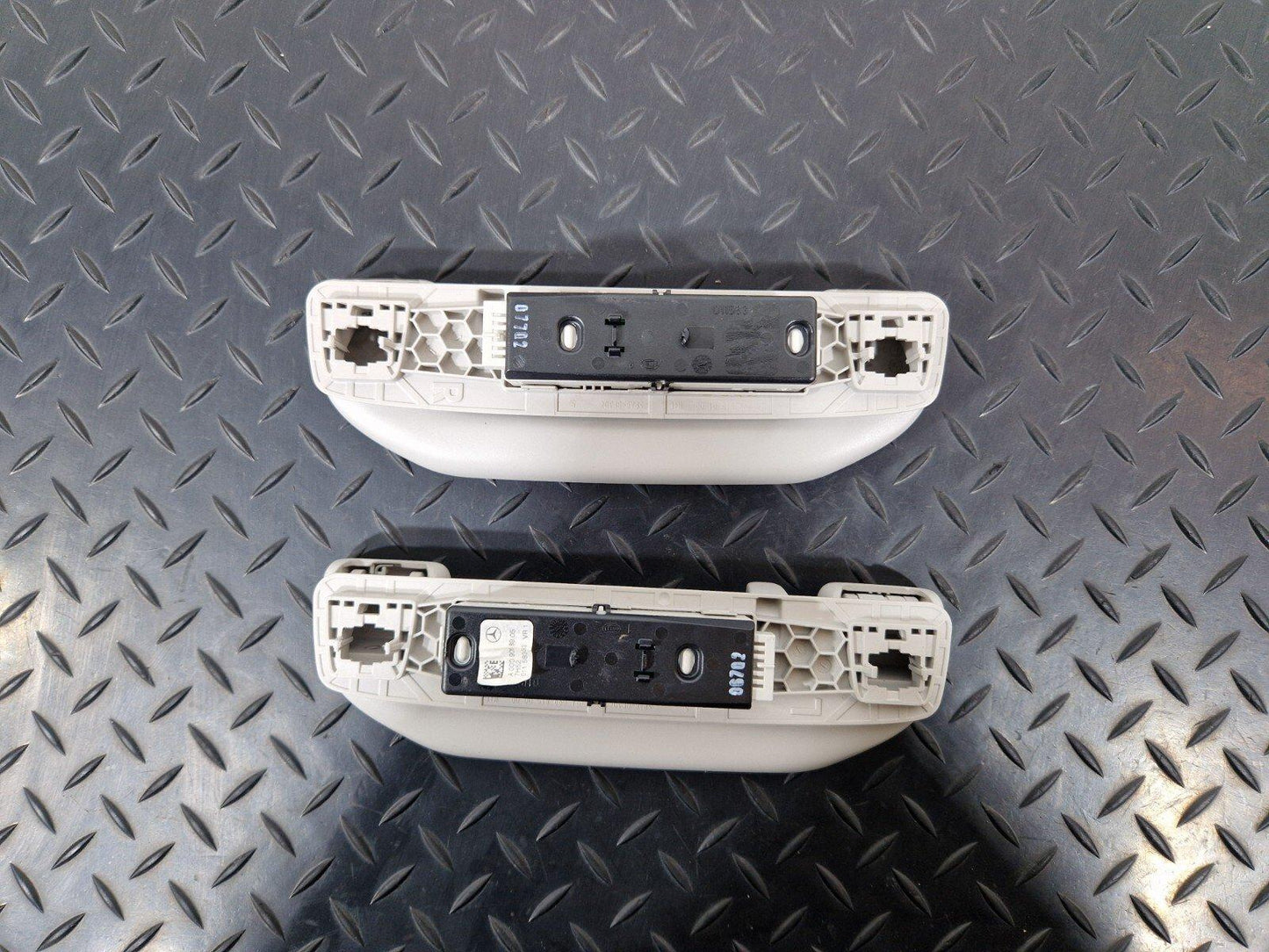 14-21 MERCEDES BENZ C200d W205 PAIR OF REAR GRAB HANDLES LEFT & RIGHT A099815000