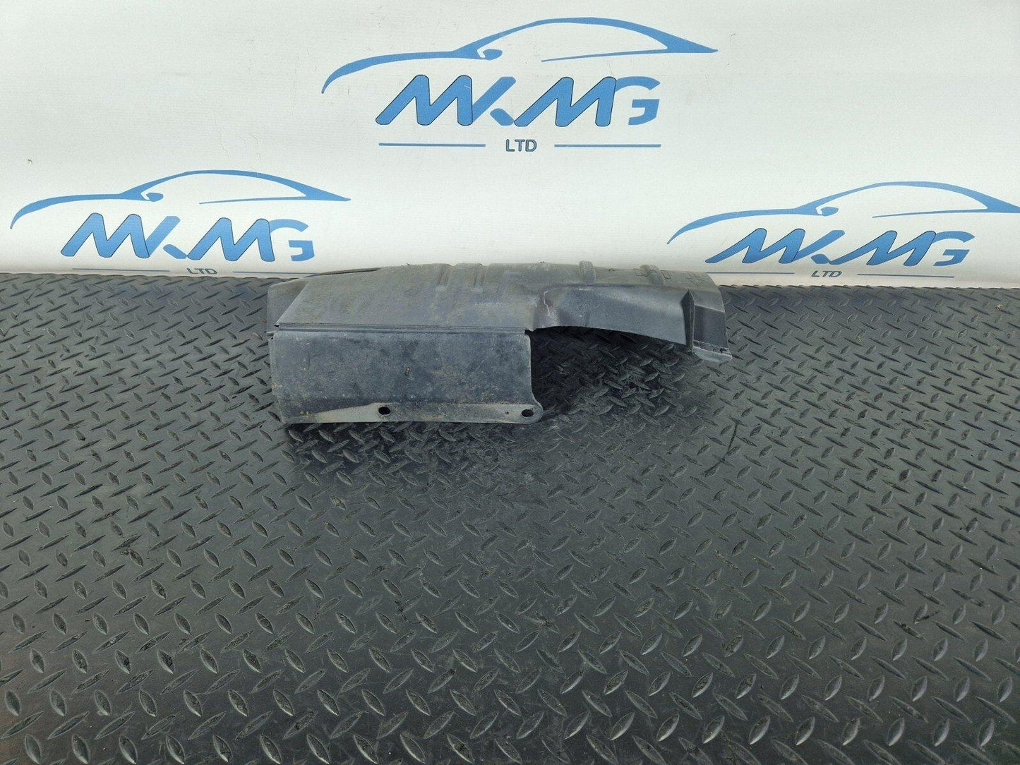 13-19 MERCEDES BENZ CLA C117 AMG REAR LEFT WISHBONE PLASTIC COVER A2463520191