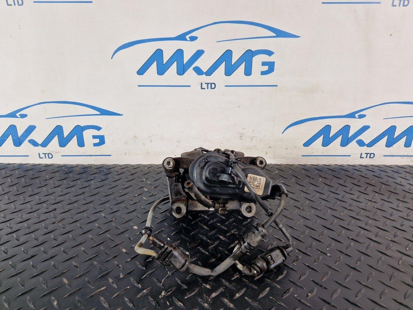 16-19 AUDI A4 B9 OEM REAR RIGHT DRIVER SIDE O/S ELECTRIC BRAKE CALIPER 8W0406AT